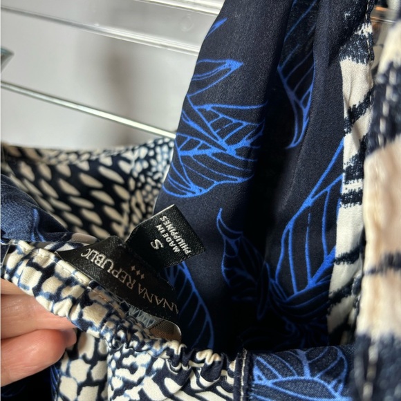 Banana Republic Navy and Blue Patterned halter top S - Picture 6 of 7